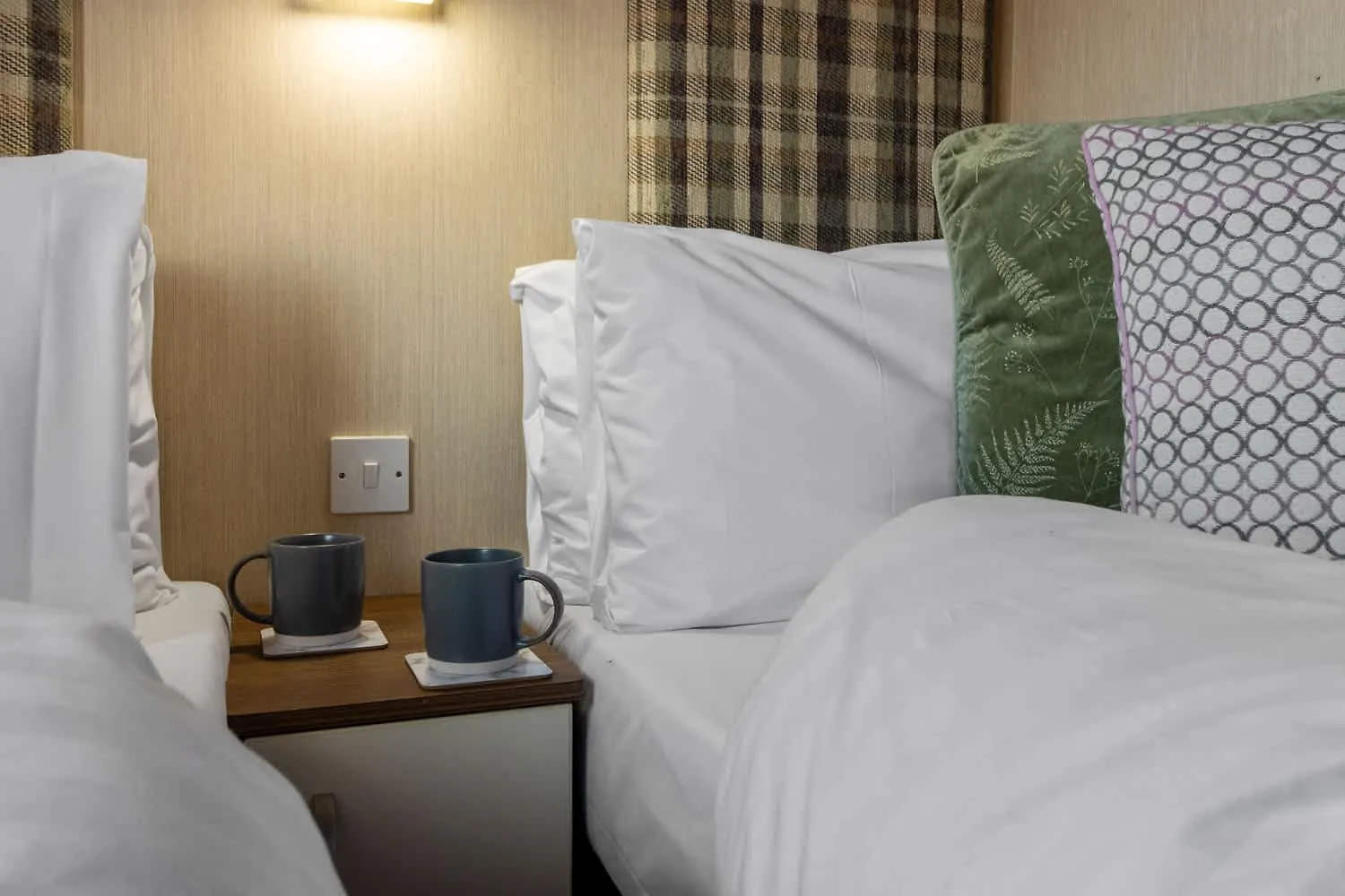 Retreat At The Lake - Fishing Lakes, Heated Outdoor Swimming Pool 500Yrds Exeter