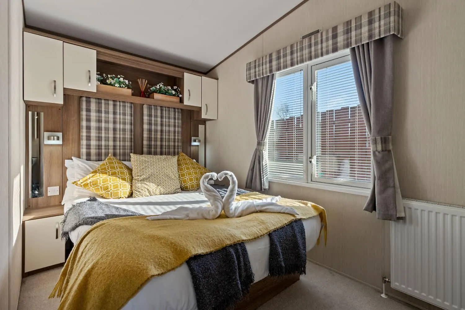 Retreat At The Lake - Fishing Lakes, Heated Outdoor Swimming Pool 500Yrds Exeter