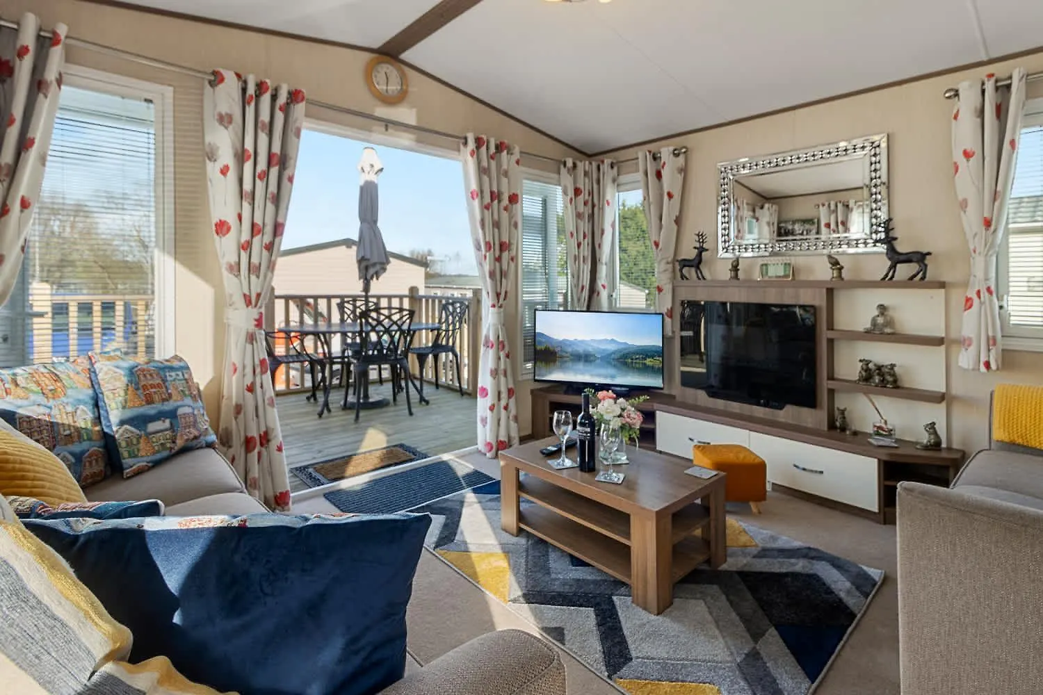 Retreat At The Lake - Fishing Lakes, Heated Outdoor Swimming Pool 500Yrds Exeter