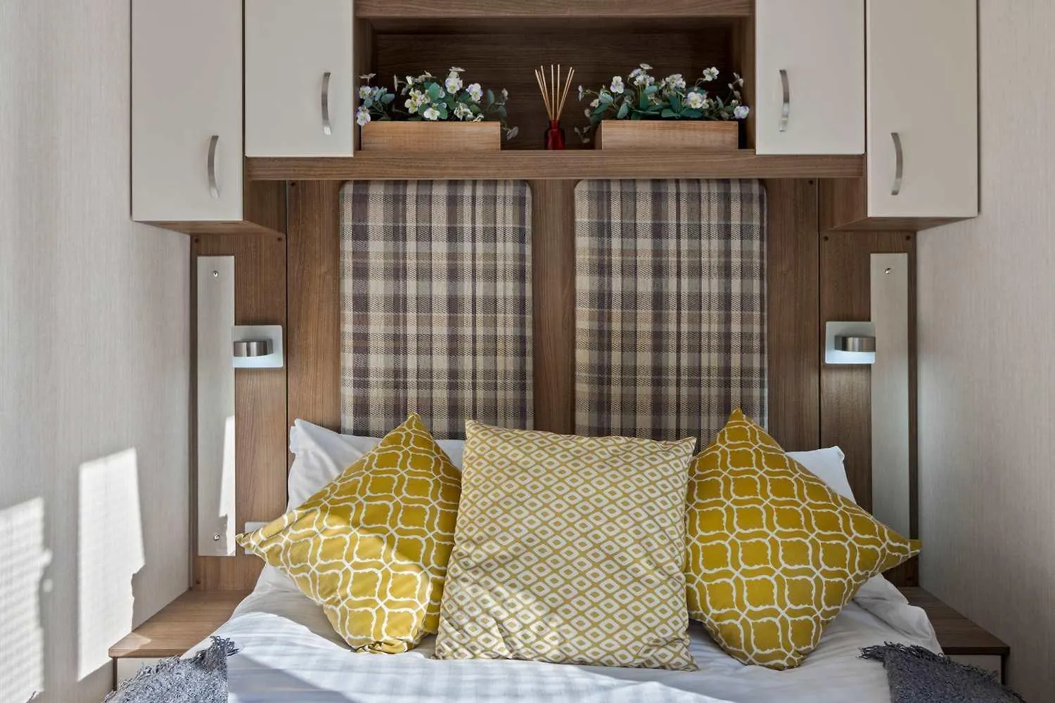 Retreat At The Lake - Fishing Lakes, Heated Outdoor Swimming Pool 500Yrds Exeter